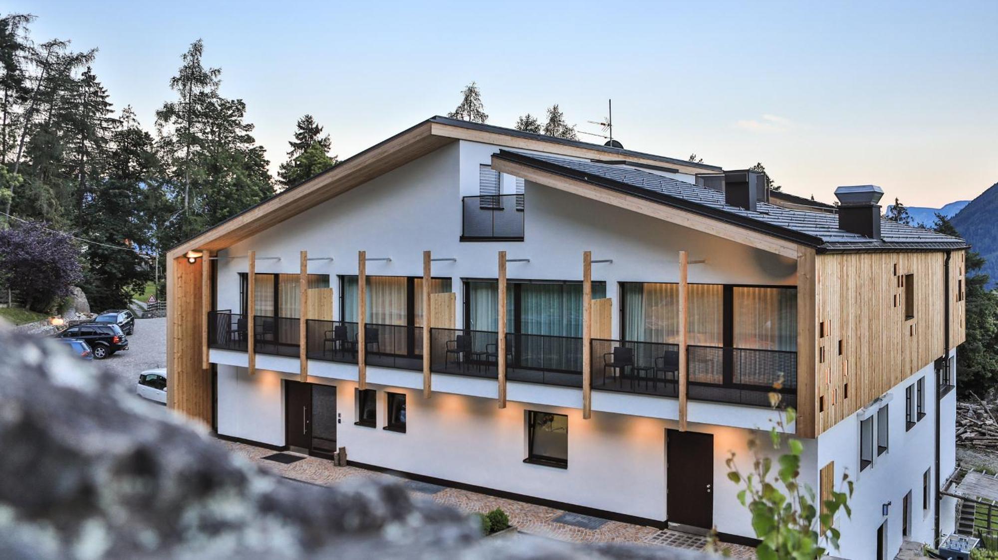 Ladurner Hotel Lagundo Exterior photo